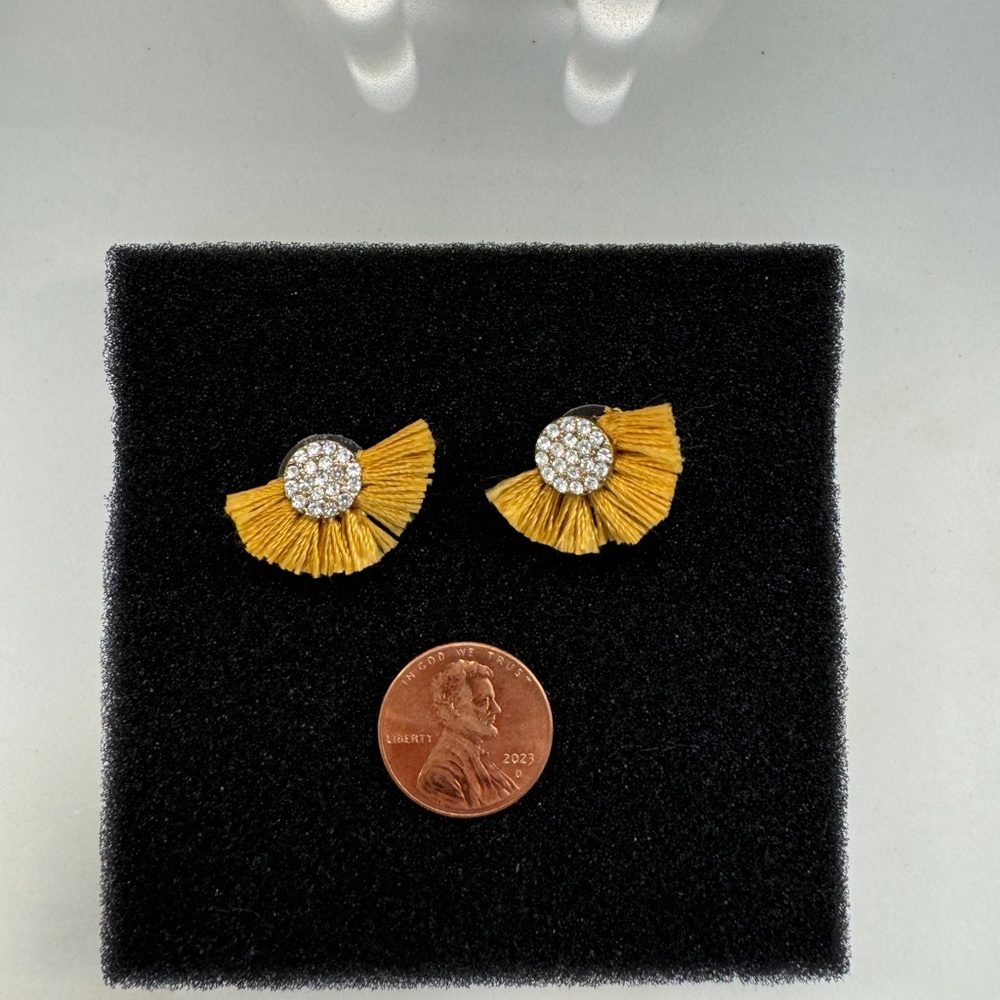 Yellow fan earrings ✨